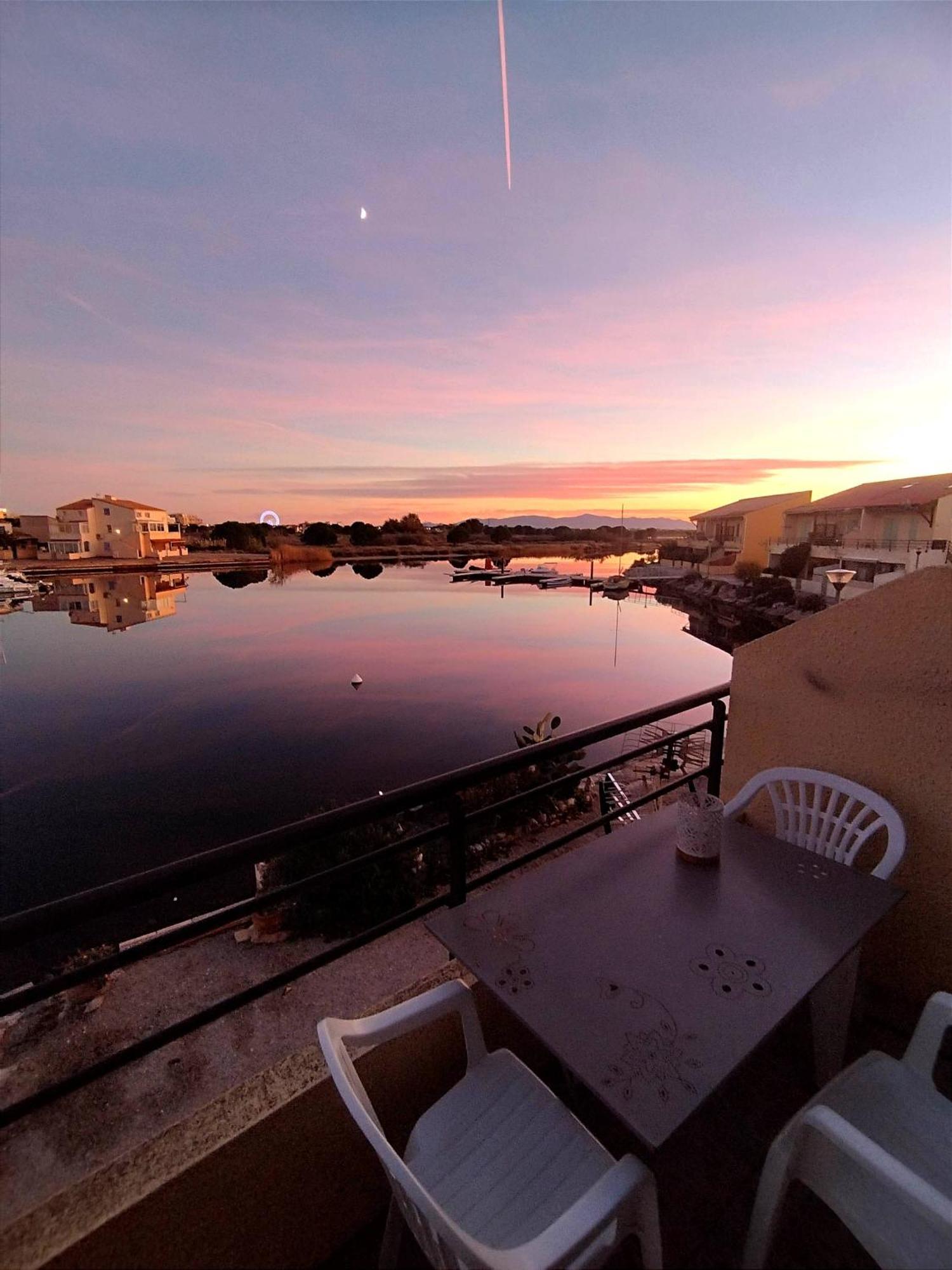 Appartement Coup De Coeur Les Pieds Dans L'Eau เลอบาร์กาแรส ภายนอก รูปภาพ
