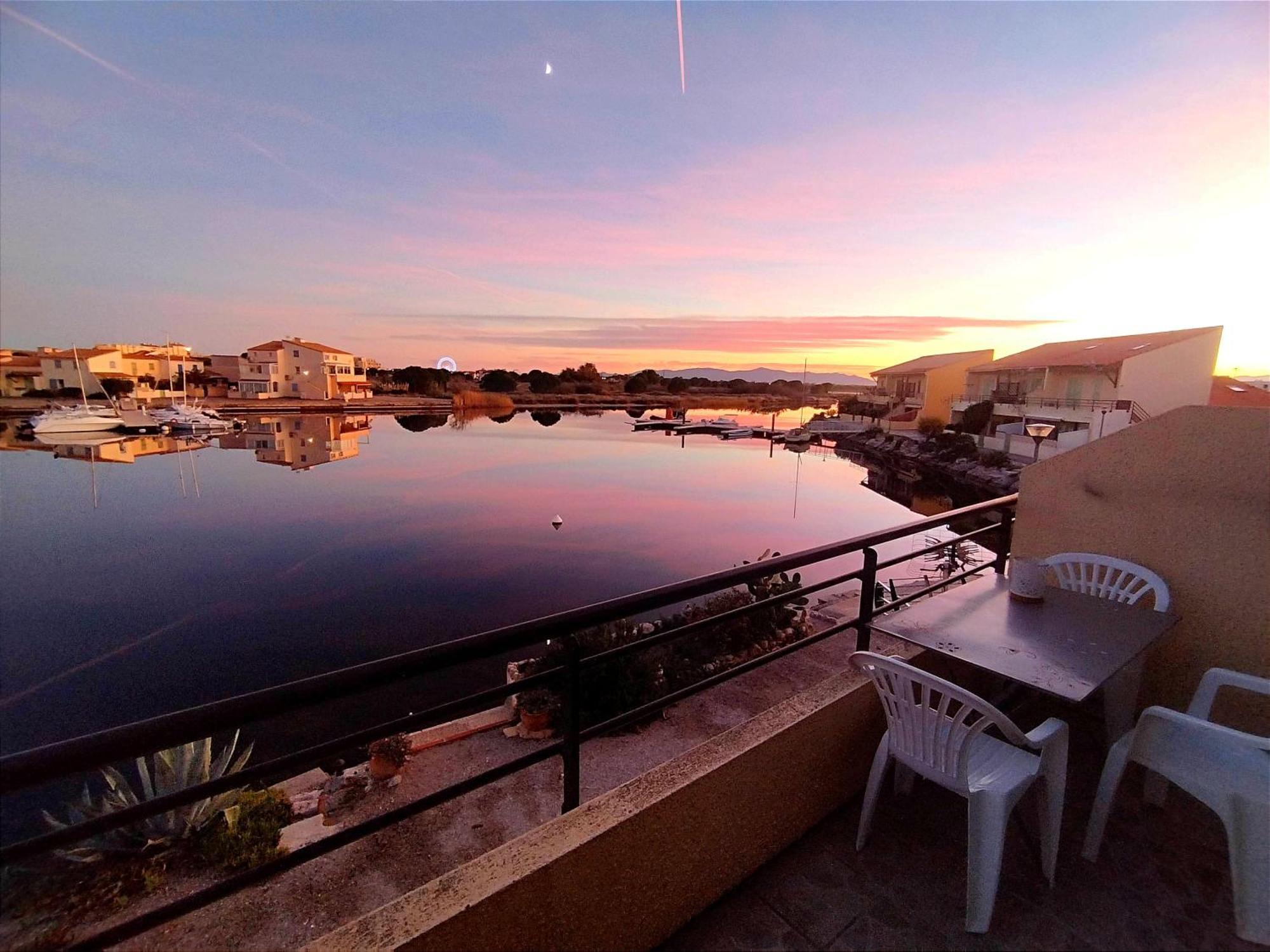 Appartement Coup De Coeur Les Pieds Dans L'Eau เลอบาร์กาแรส ภายนอก รูปภาพ